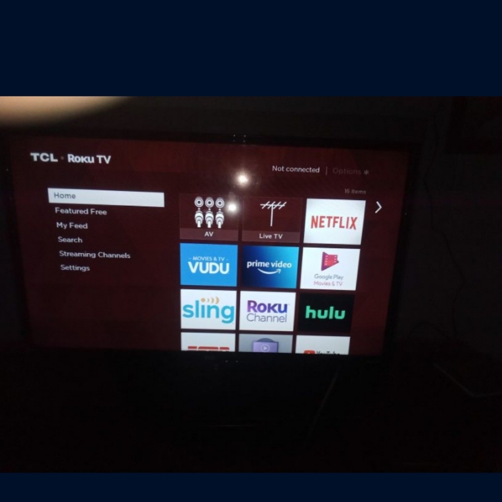 TCL Roku smart tv 32in